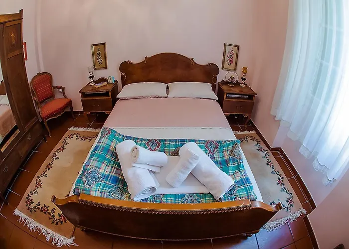 Athens Quinta