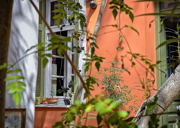 Athens Quinta